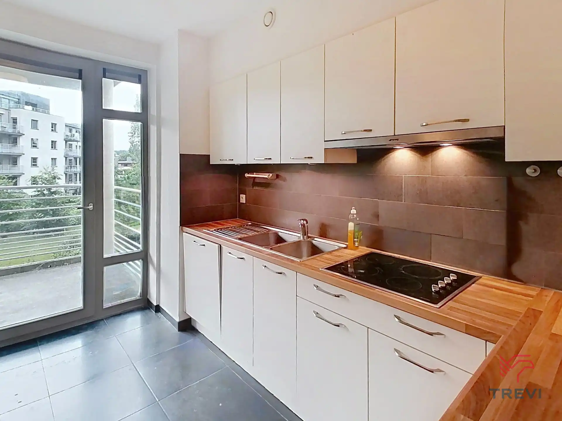 Mooi appartement met 2 slaapkamers + parkeerplaats foto 4