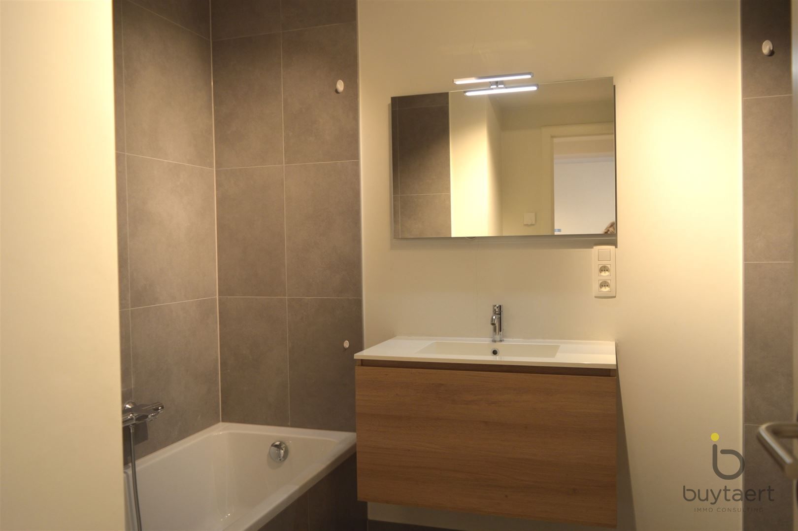 Gemeubeld één slaapkamer appartement! foto 8