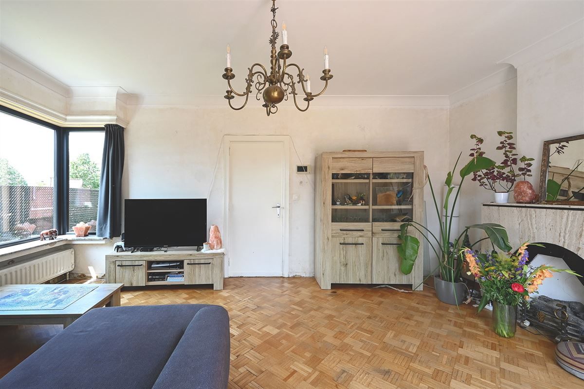 Statige woning op mooi perceel grond foto 3