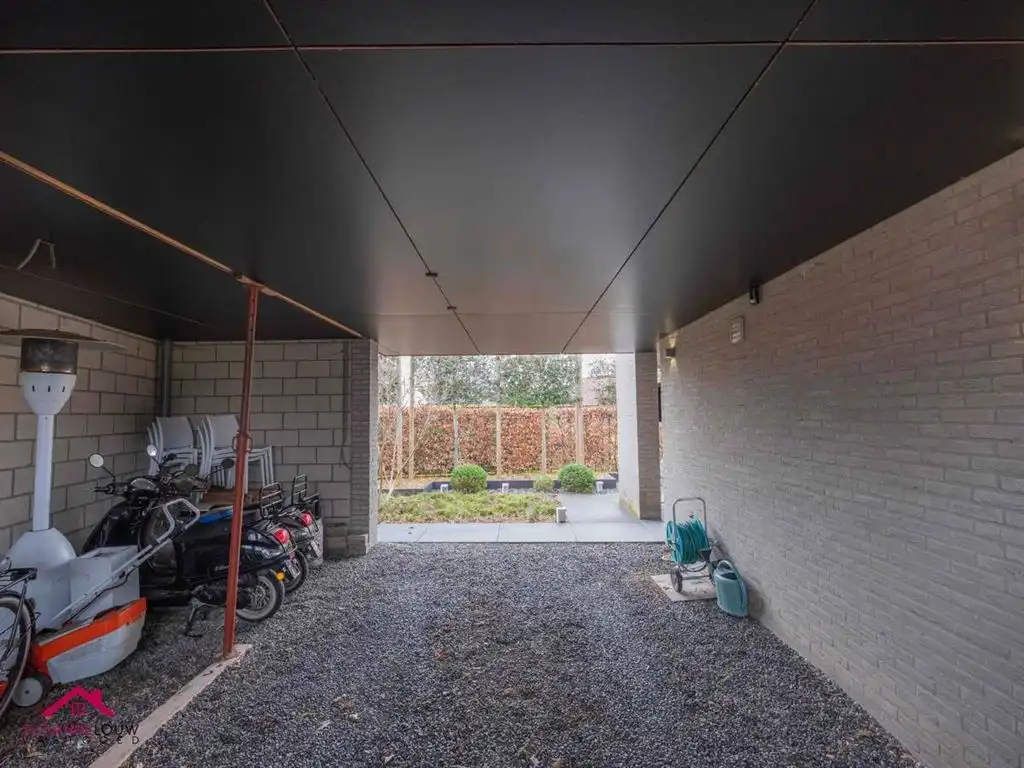 Vrijstaande woning in hedendaagse stijl foto 6