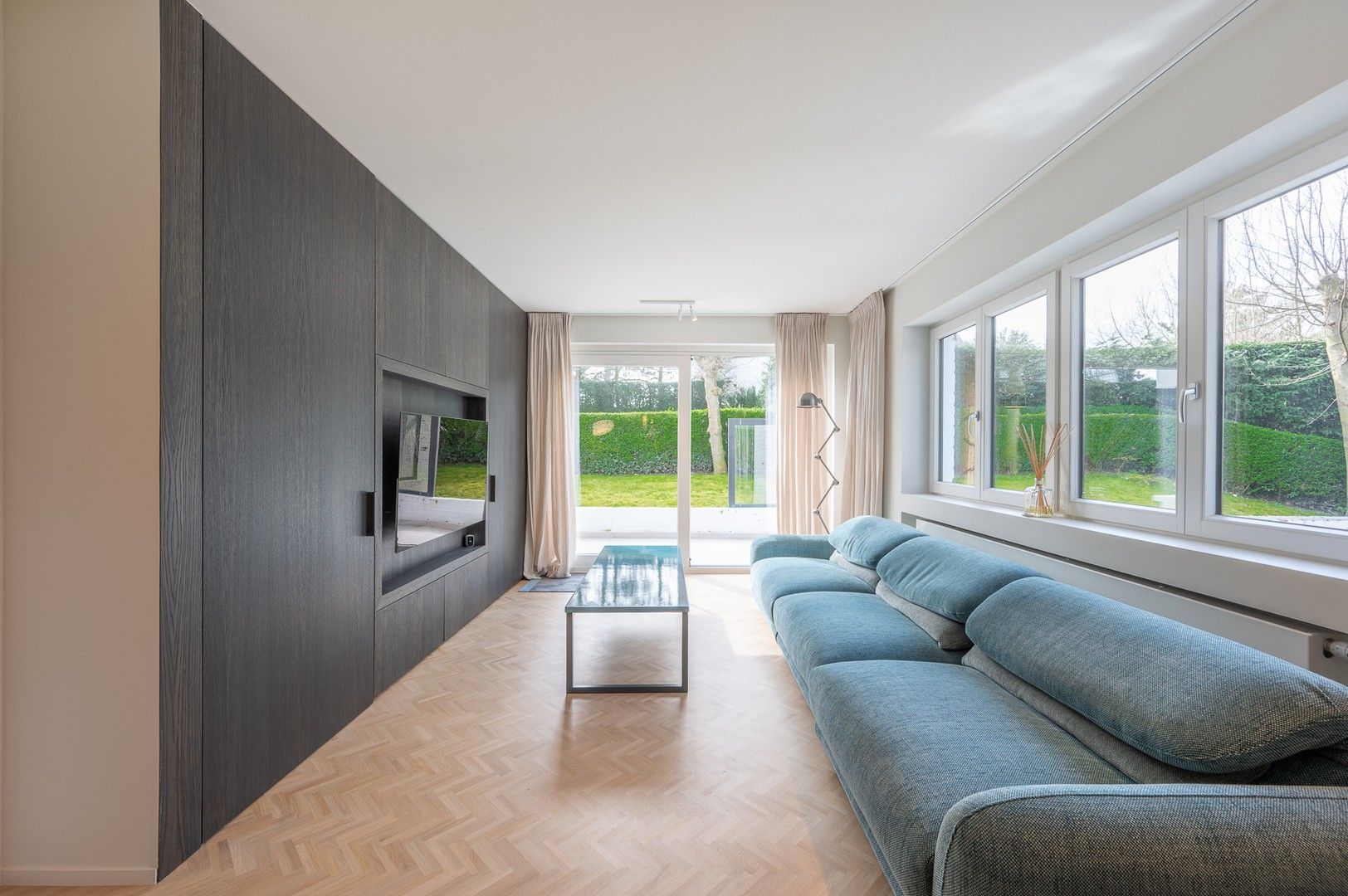 Prachtig tuinappartement met 3 volwaardige slaapkamers, gelegen in een paadje op een topligging in het Zoute. foto 10