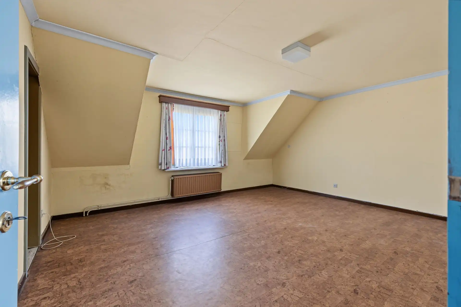 Te renoveren gezinswoning op een uitstekende woonlocatie & mooi perceel van 536m² foto 9