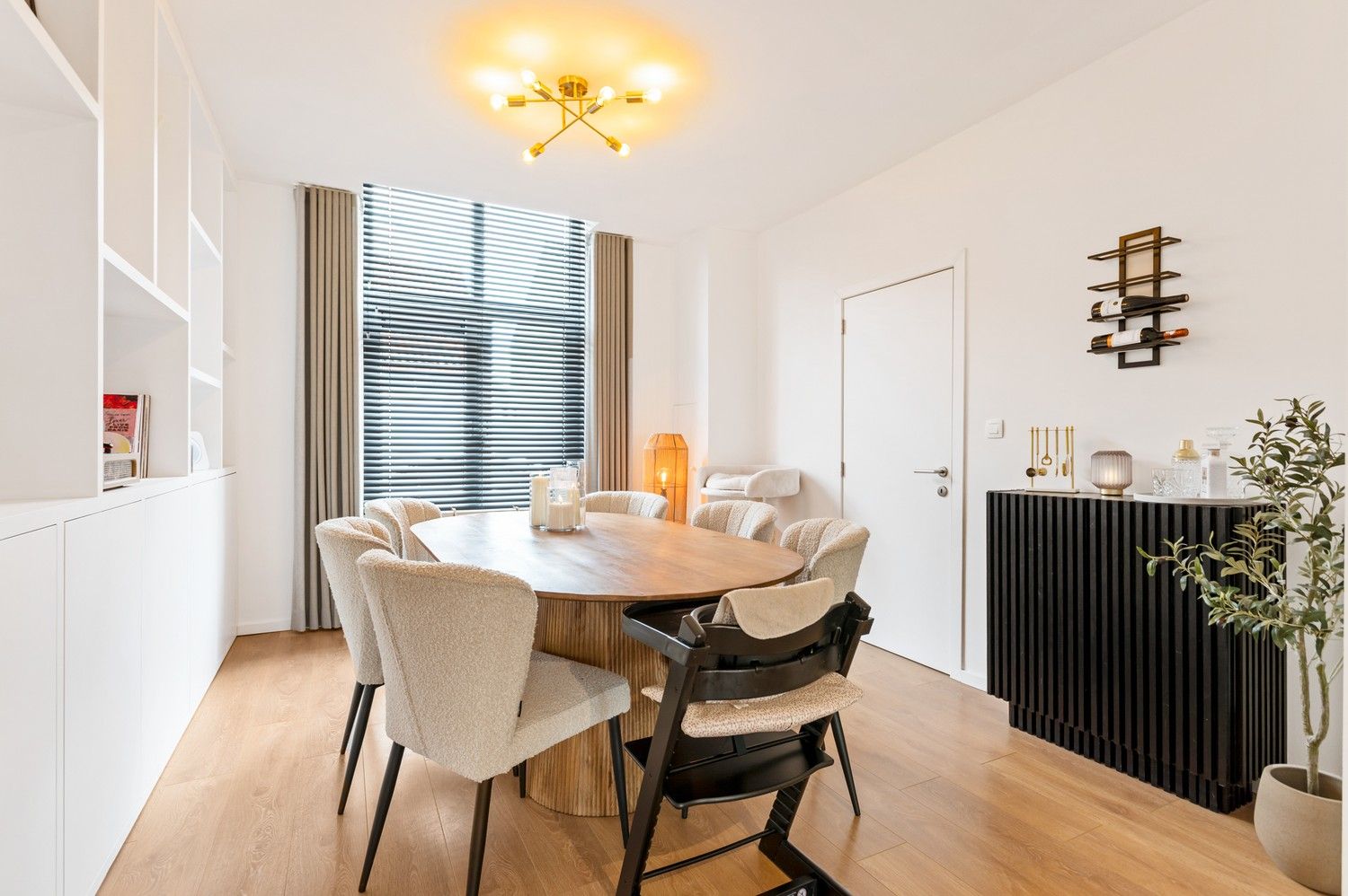 Instapklare woning met 3 slaapkamers, mooie tuin en garage in Kapellen! foto 4