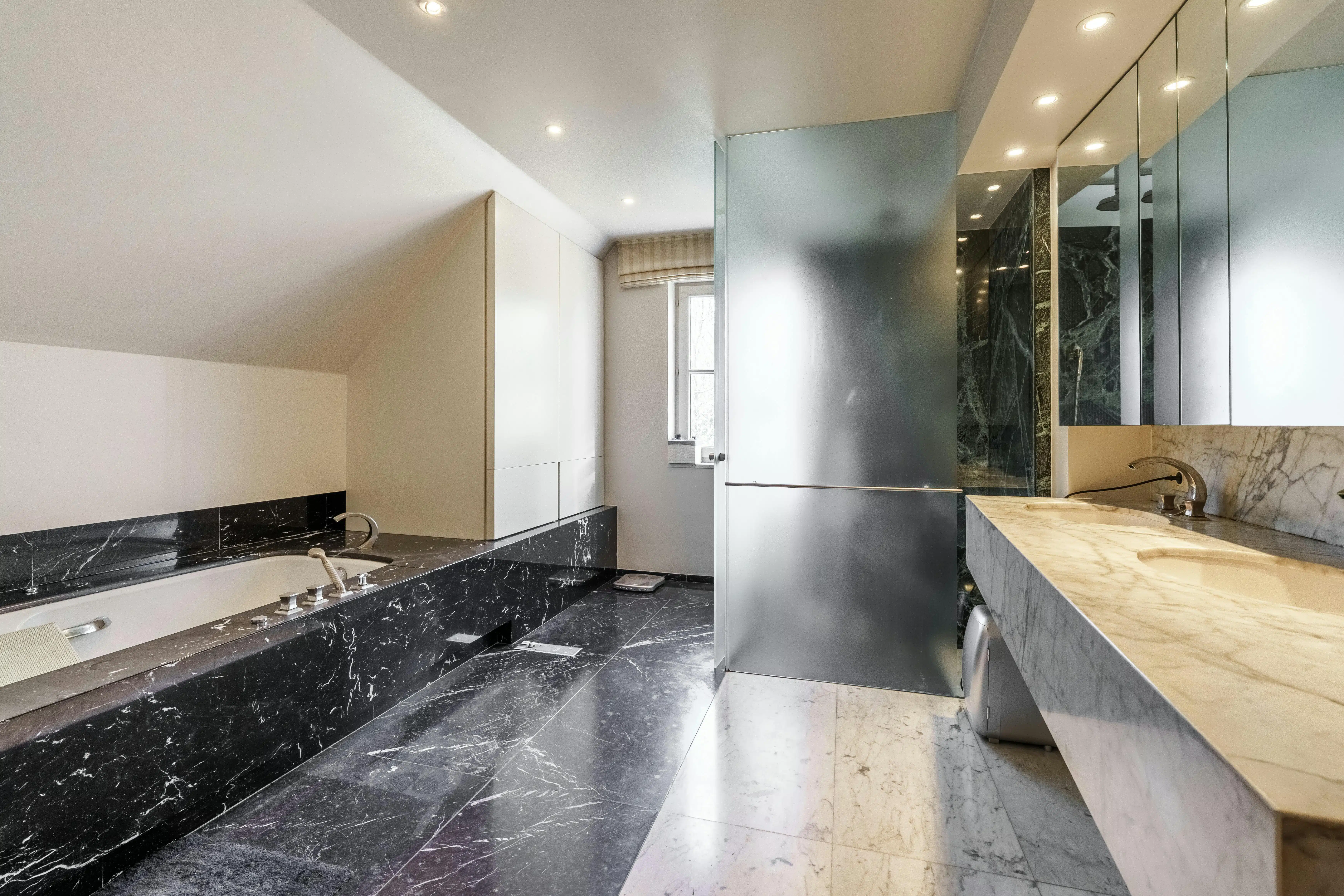 Exclusieve villa met tuin en zwembad op 1,6 ha in Krombeke foto 25