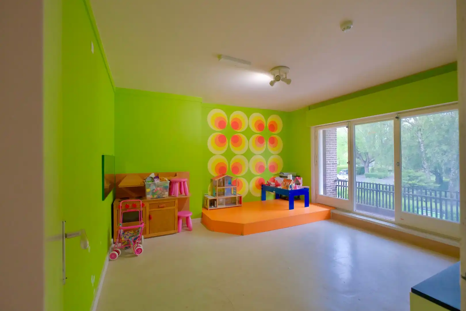 Torhout – Ruim handelspand/woning met 4 slpks en garage op 385 m² foto 14