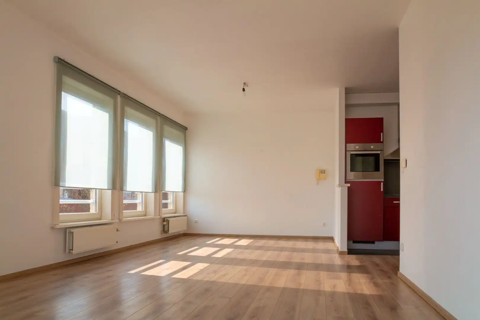 Centraal gelegen appartement met 2 slaapkamers, terras, berging en autostaanplaats TE KOOP in Waregem. foto 6