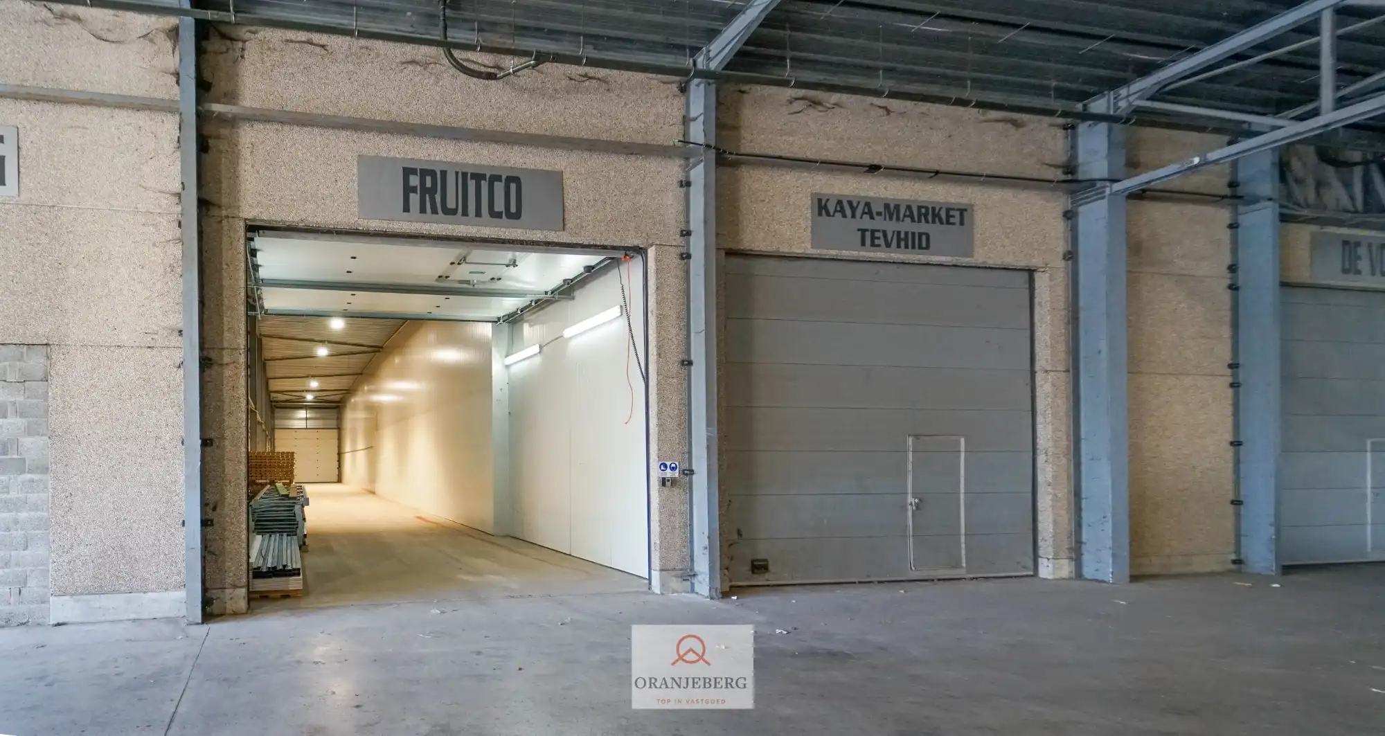 Magazijn (221m²) Te Huur met hoge bereikbaarheid vlakbij R4 foto 2