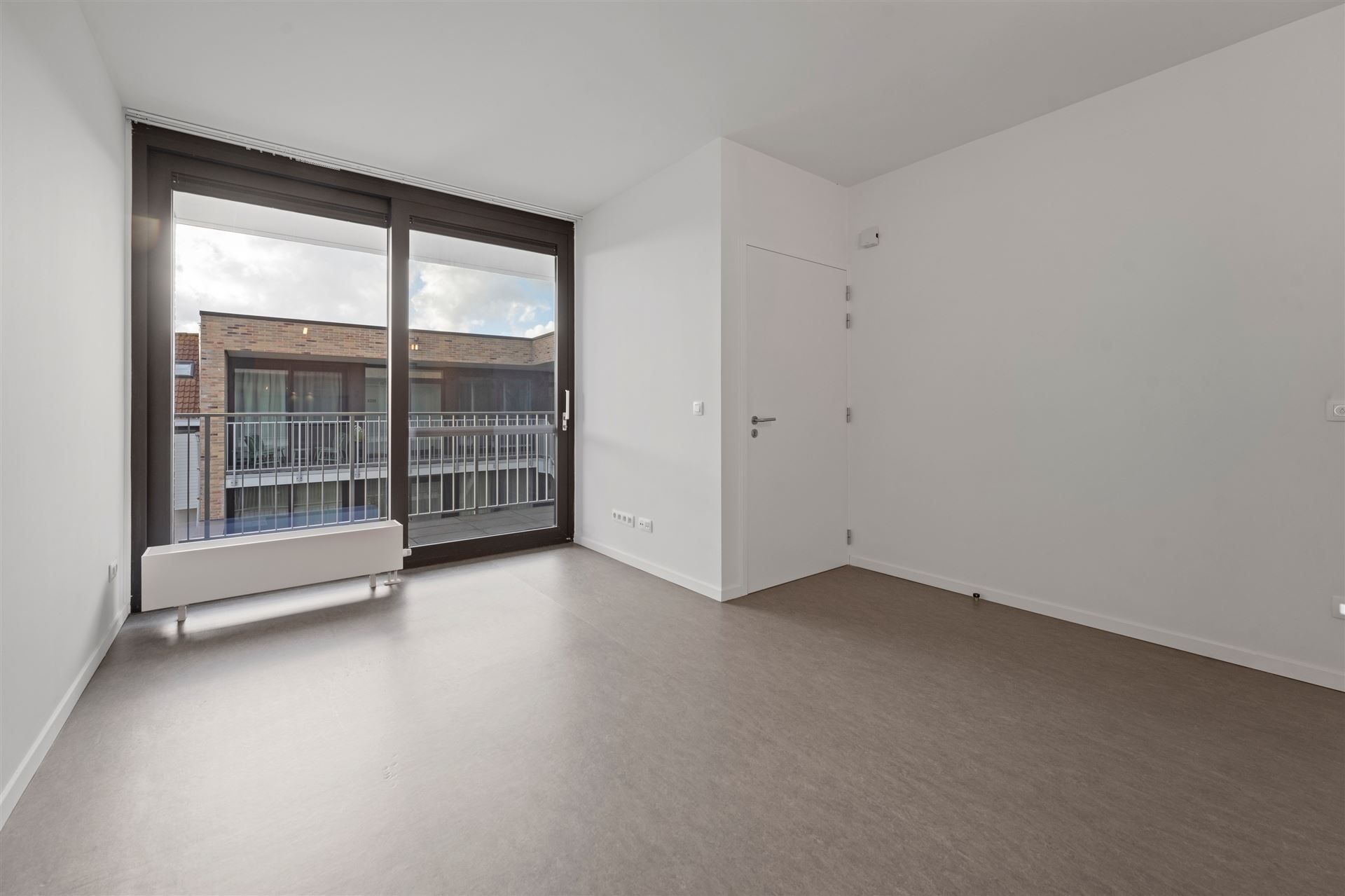 VERZORGD APPARTEMENT / RECENT / INCL. AUTOSTAANPLAATS foto 2