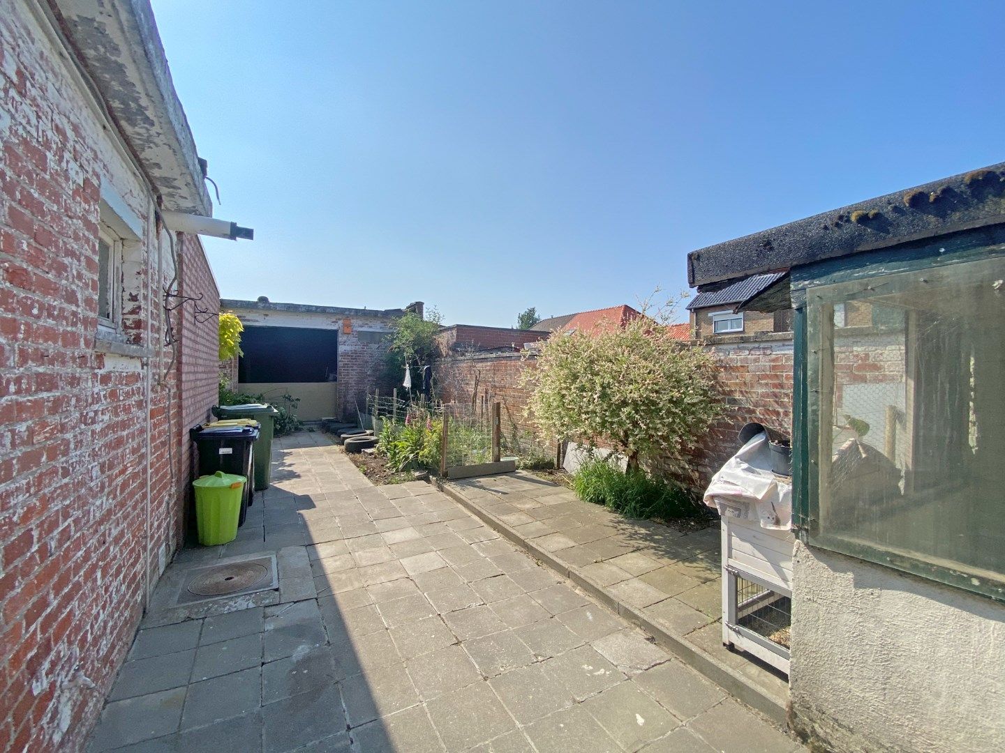 Op te frissen rijwoning op 360m² met 4 slaapkamers + garage & achterliggende loods / werkplaats te Adinkerke (De Panne).  foto 22
