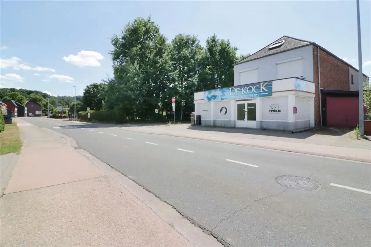 handelszaak met magazijn op zeer zichtbare locatie foto 30