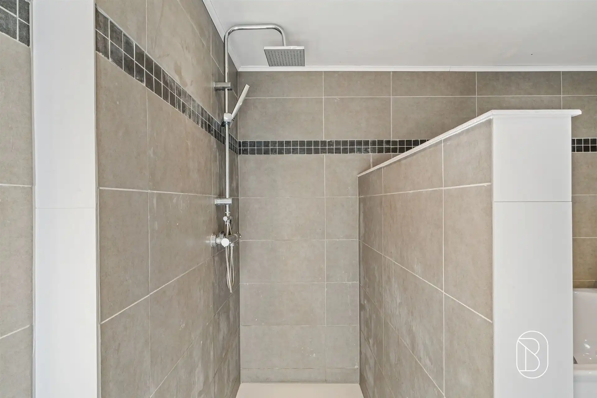 Gerenoveerde opbrengsteigendom bestaande uit 2 appartementen. foto 21