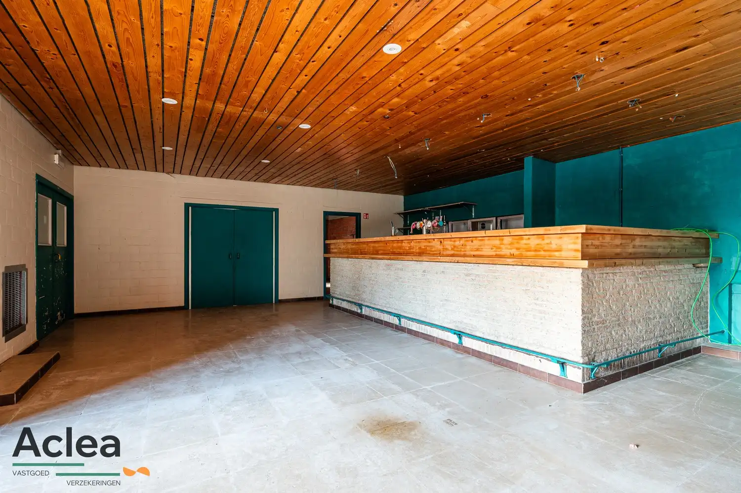 Multifunctionele eigendom bestaande uit café met appartement en feestzaal foto 13