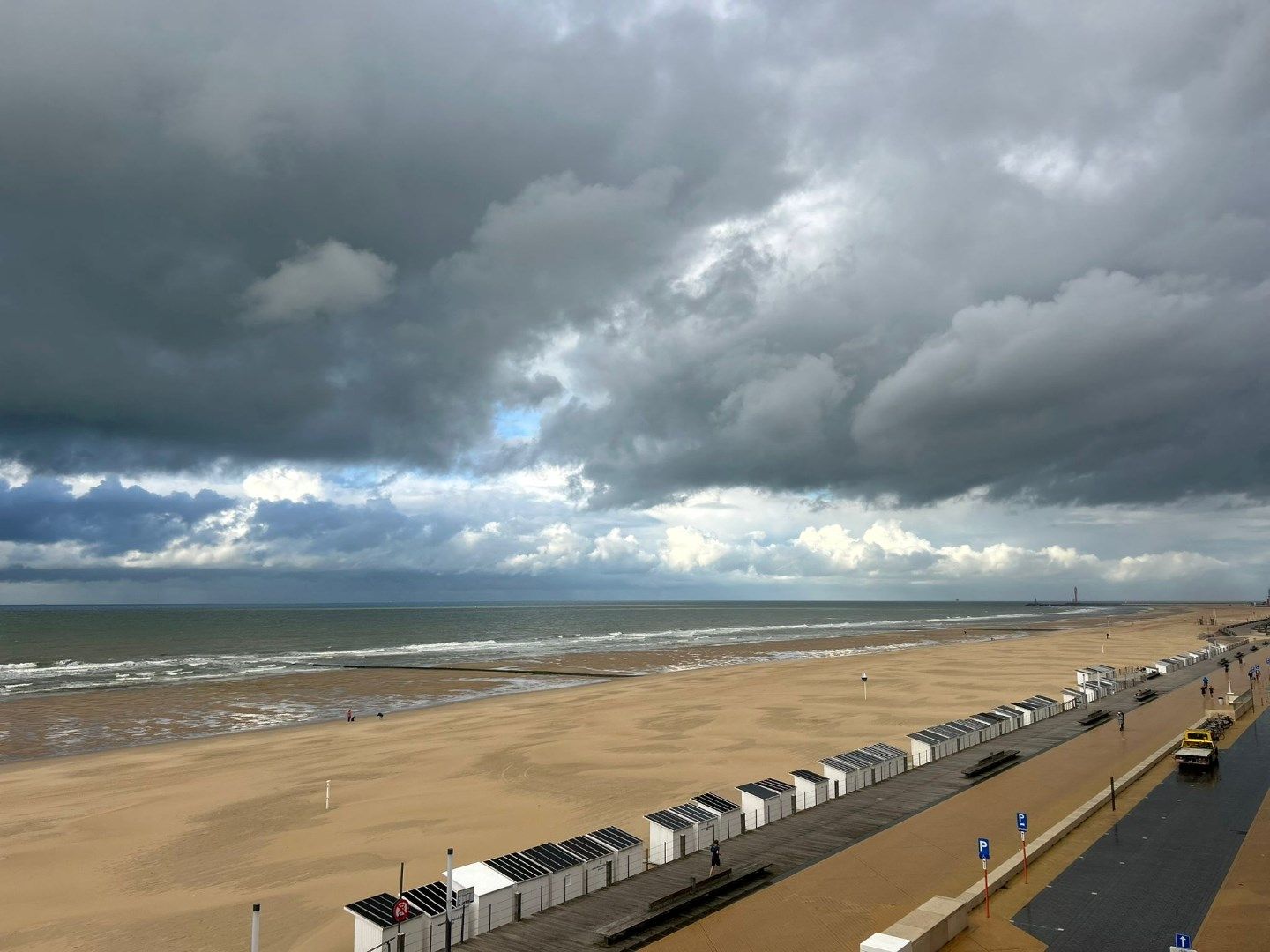 VERNIEUWDE STUDIO MET ZICHT OP ZEE foto 1