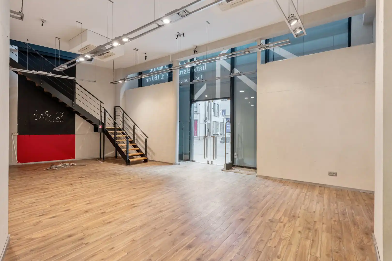 Handelspand, 150m², met 1-slaapkamerappartement op topligging in het centrum  foto 5