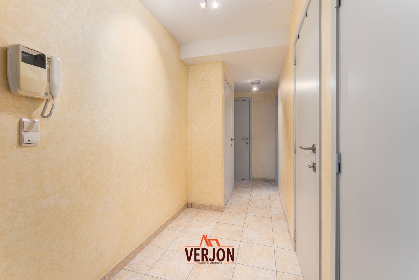 Ruim en gezellig appartement in het centrum van Ardooie! foto 10