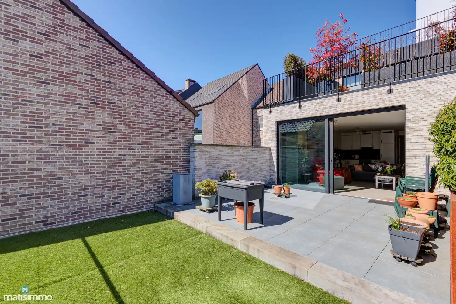 INSTAPKLAAR GELIJKVLOERS APPARTEMENT MET TUIN EN AUTOSTAANPLAATS NABIJ HET STADSCENTRUM VAN BILZEN foto 14