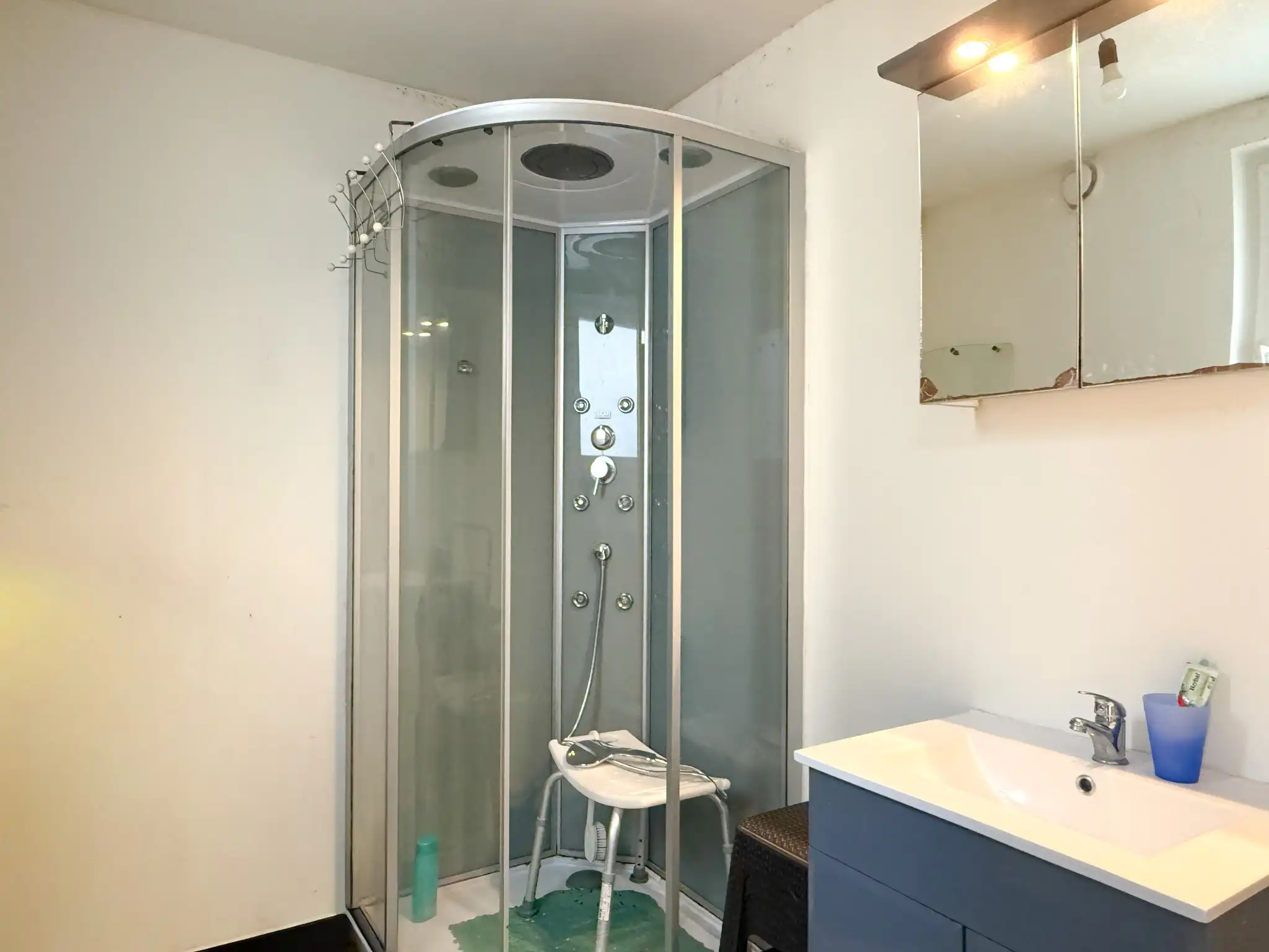 Appartementsgebouw met twee appartementen - opbrengsteigendom foto 14