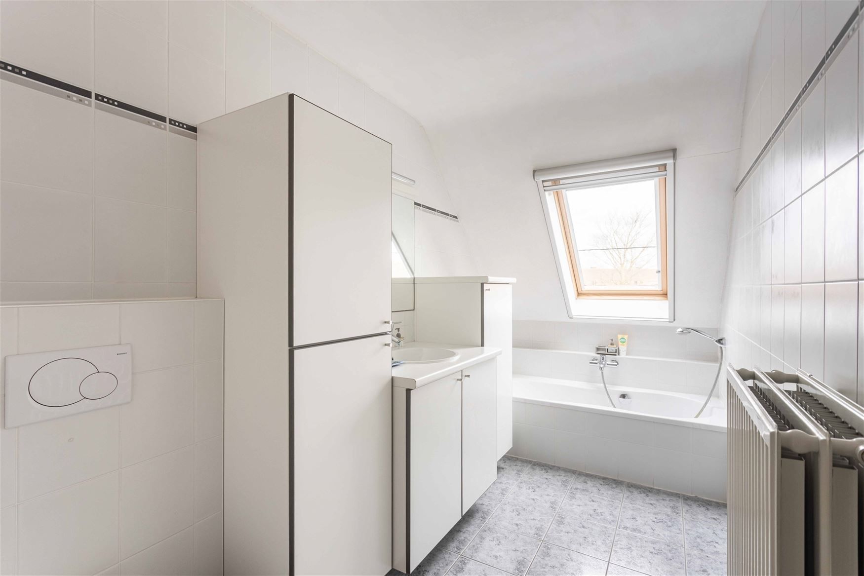 Ruime gezinswoning met zonnige tuin in Lievegem. foto 12