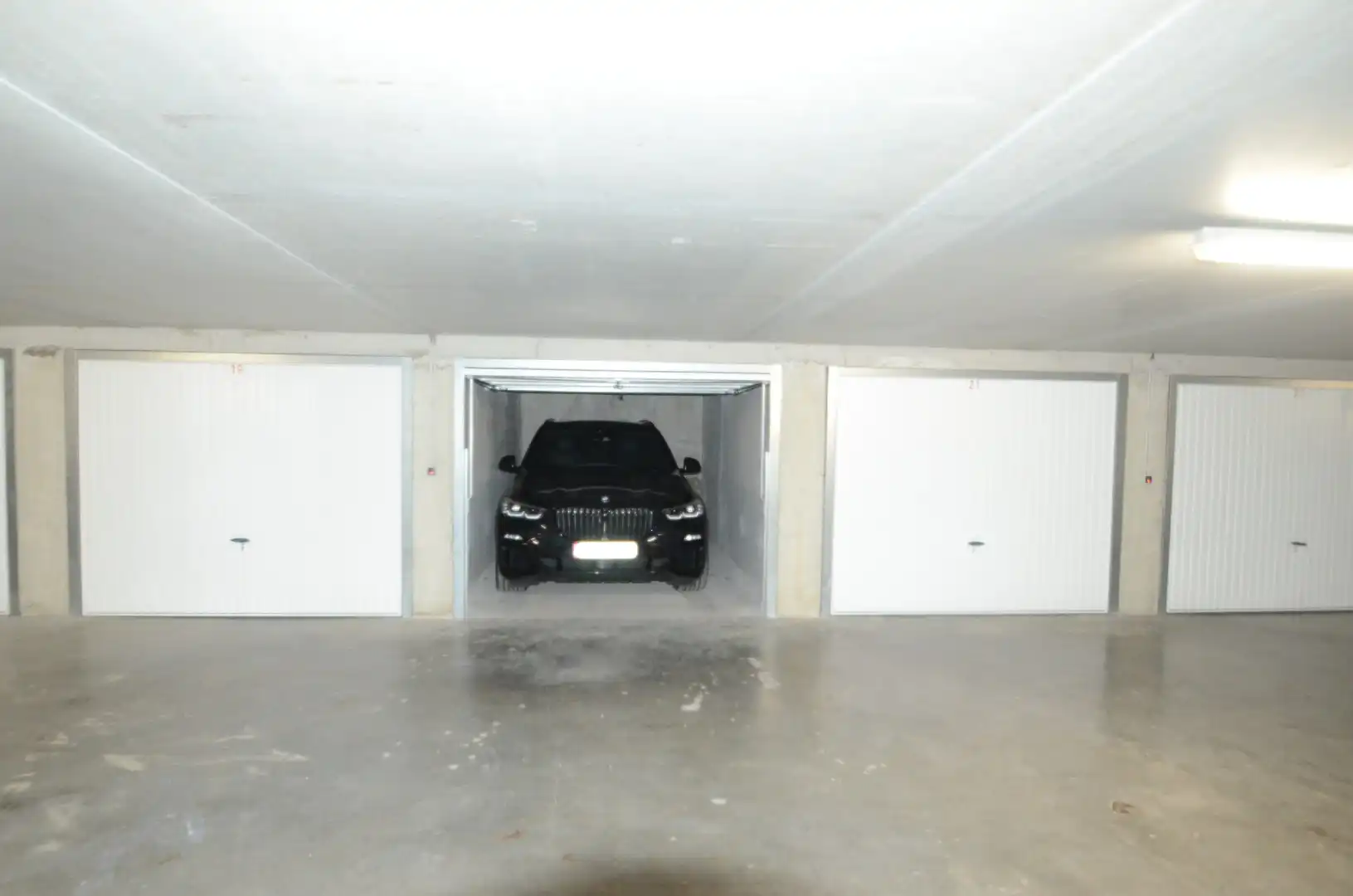 Makkelijk in te rijden garagebox op het gelijkvloers foto 2