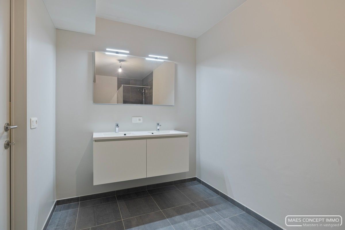 Ruim gelijkvloers 2-slaapkamerappartement in Jabbeke foto 9