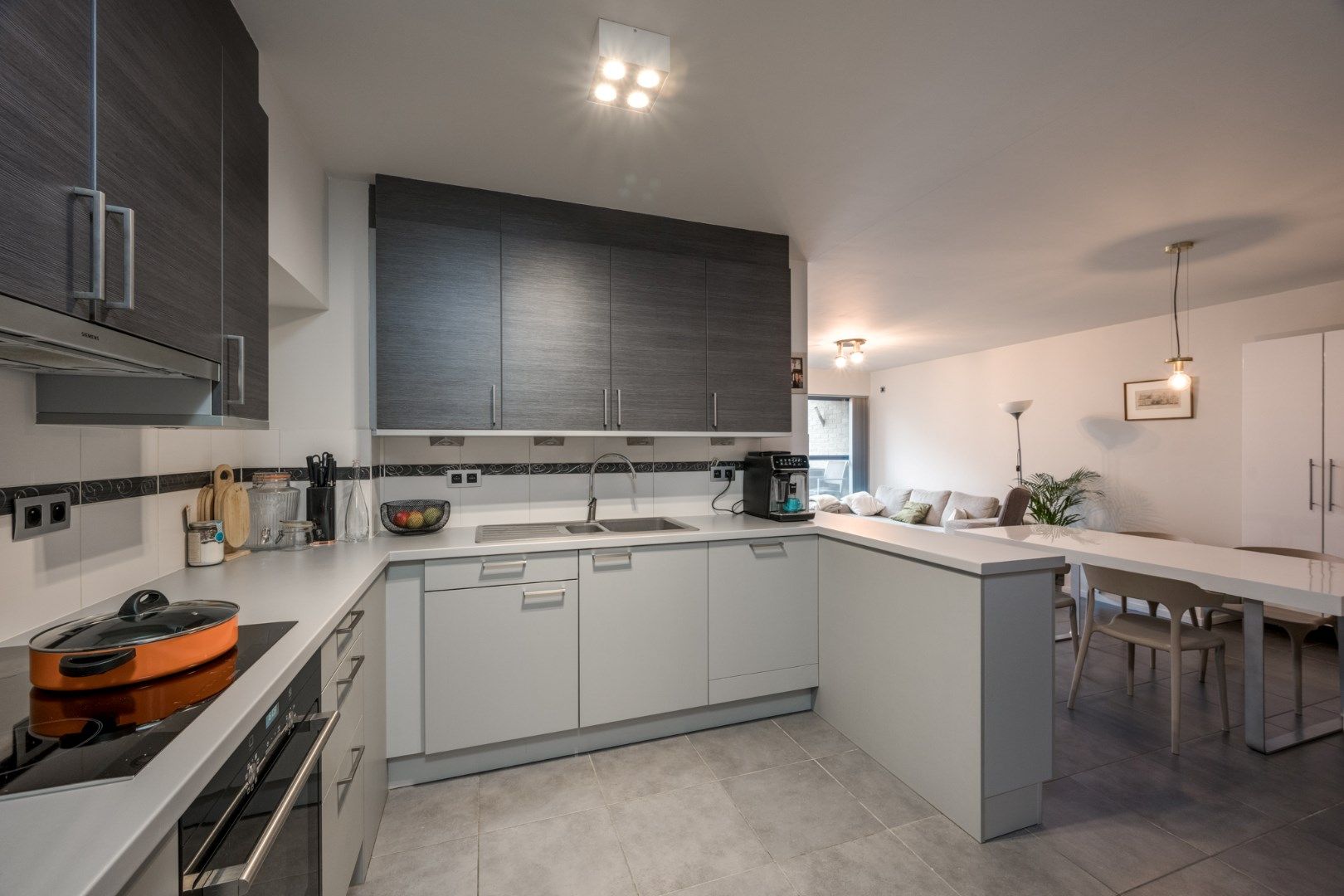 Gezellig appartement met 2 slaapkamers en garage foto 3