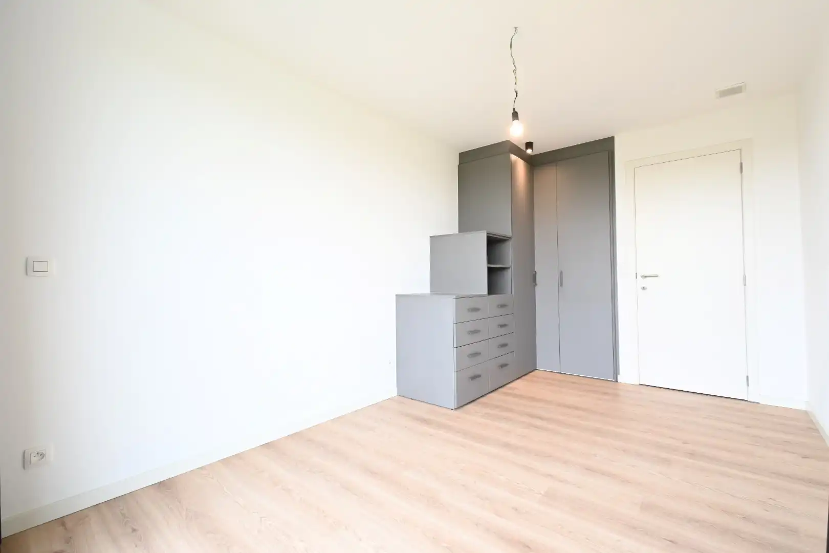 Knap recent appartement met 2 slaapkamers en mooi uitzicht + autostandplaats foto 10