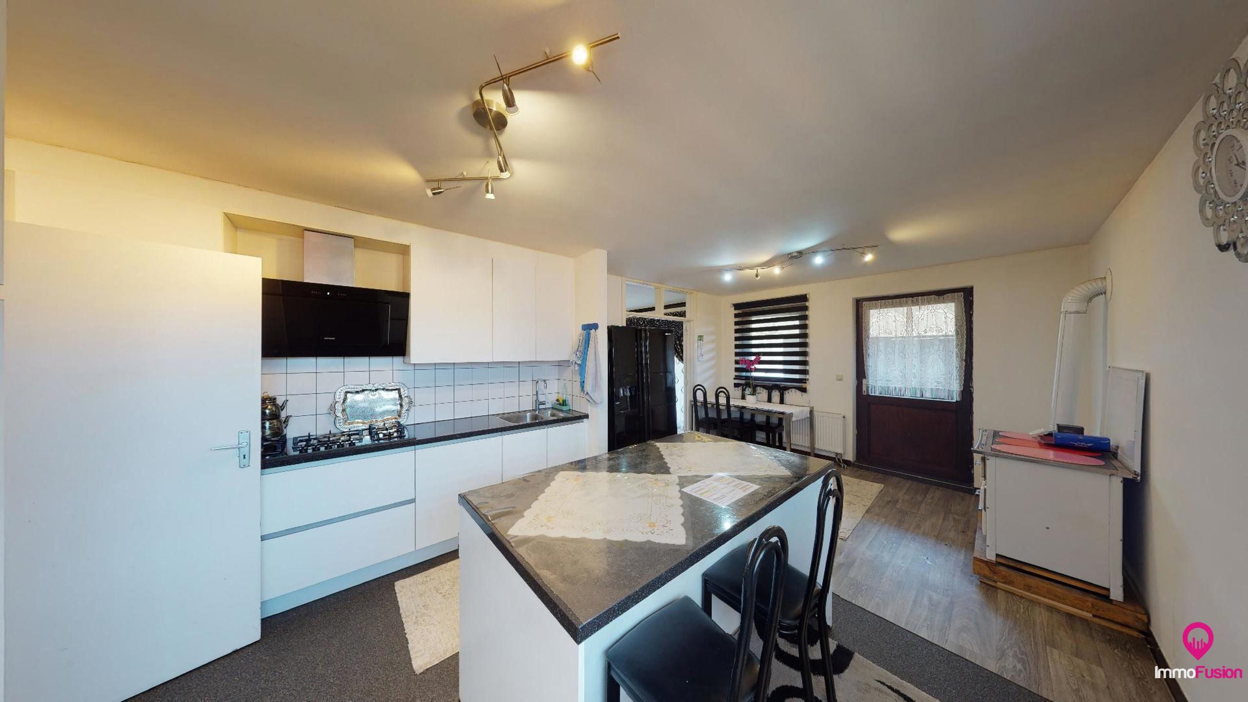 Riant handelspand met apart appartement + parking op toplocatie! foto 17