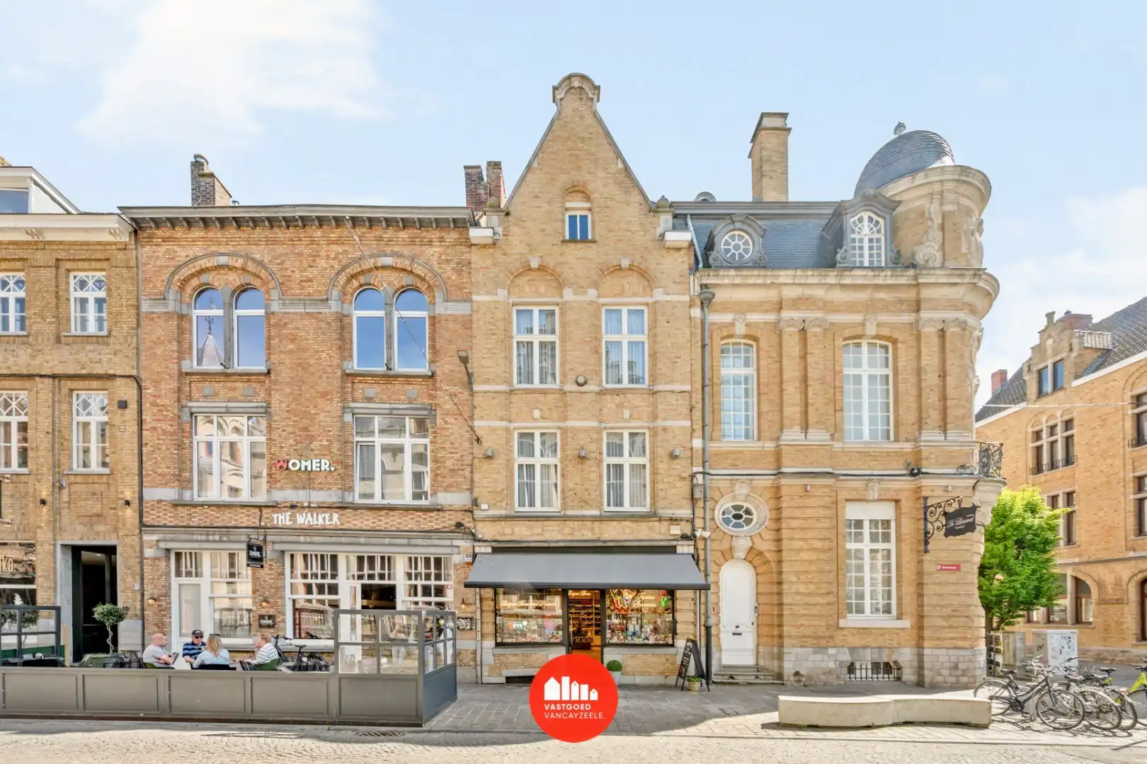 Unieke handelswoning op TOPlocatie in hartje Ieper foto {{pictureIndex}}