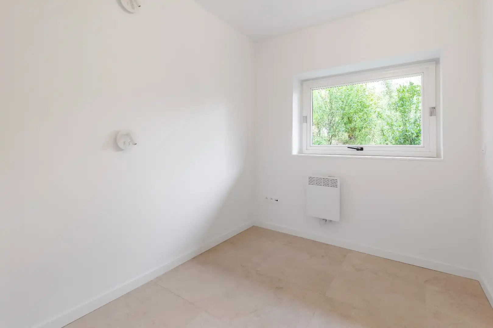 Prachtig gerenoveerd hoekappartement met zuidelijke oriëntatie, te midden van een groene omgeving aan het yzerpark. Parking te koop foto 19