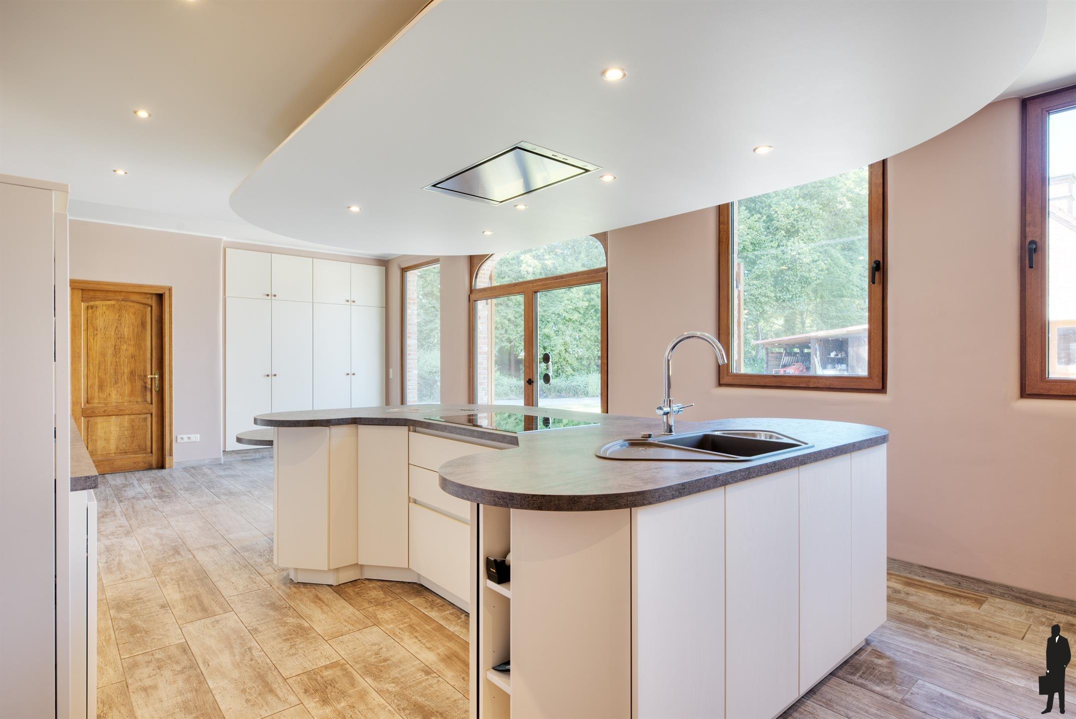 Luxe kangoeroe-villa te Sint-Job met paardenacc. op ca. 1,2 HA! foto 16