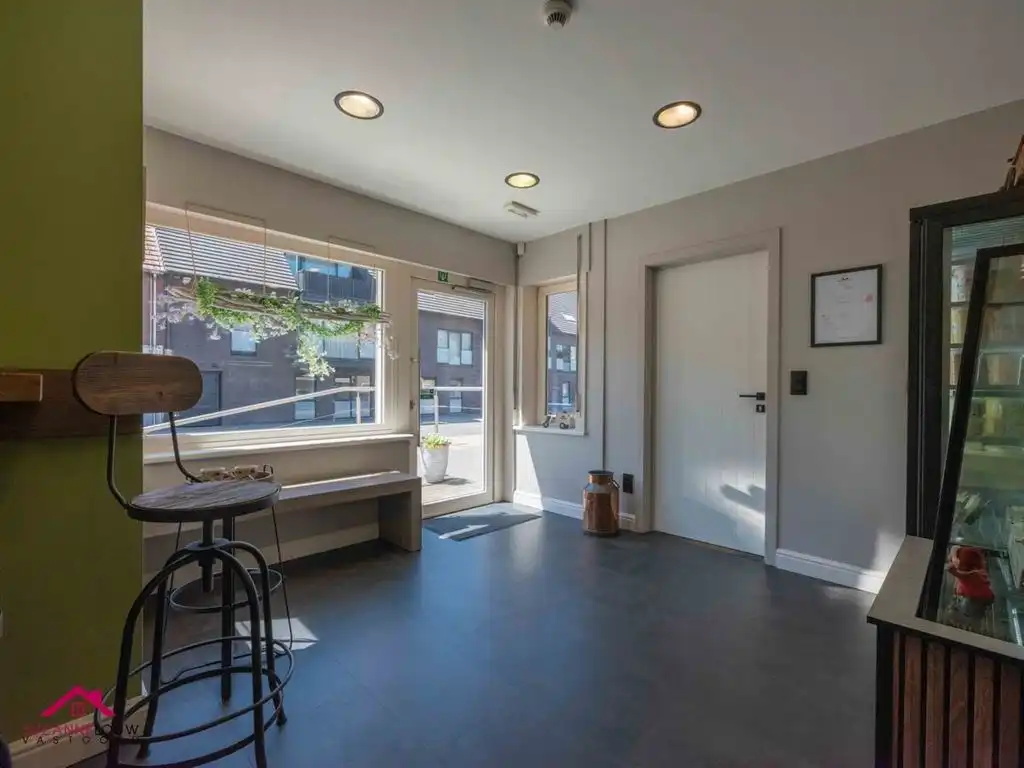 2 woningen in gesloten bebouwing met handelsruimte foto 13