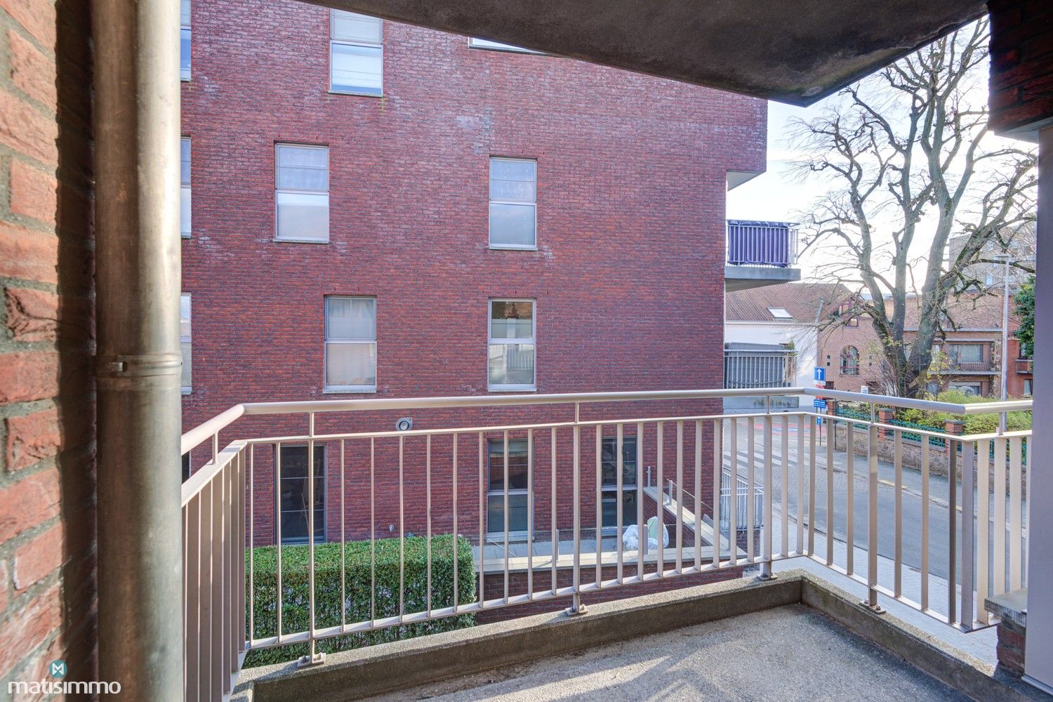 INSTAPKLAAR EN ENERGIEZUINIG APPARTEMENT MET PARKEERPLAATS AAN DE RAND VAN CENTRUM TONGEREN foto 9