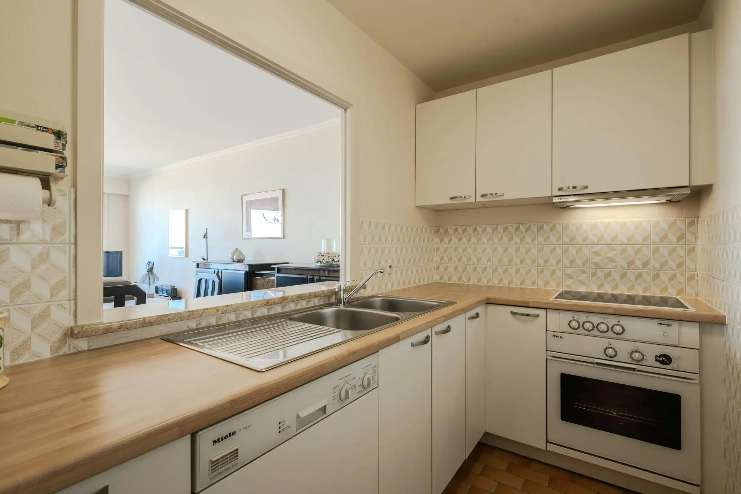 Ruim 2 slaapkamer appartement met frontaal zeezicht foto 5