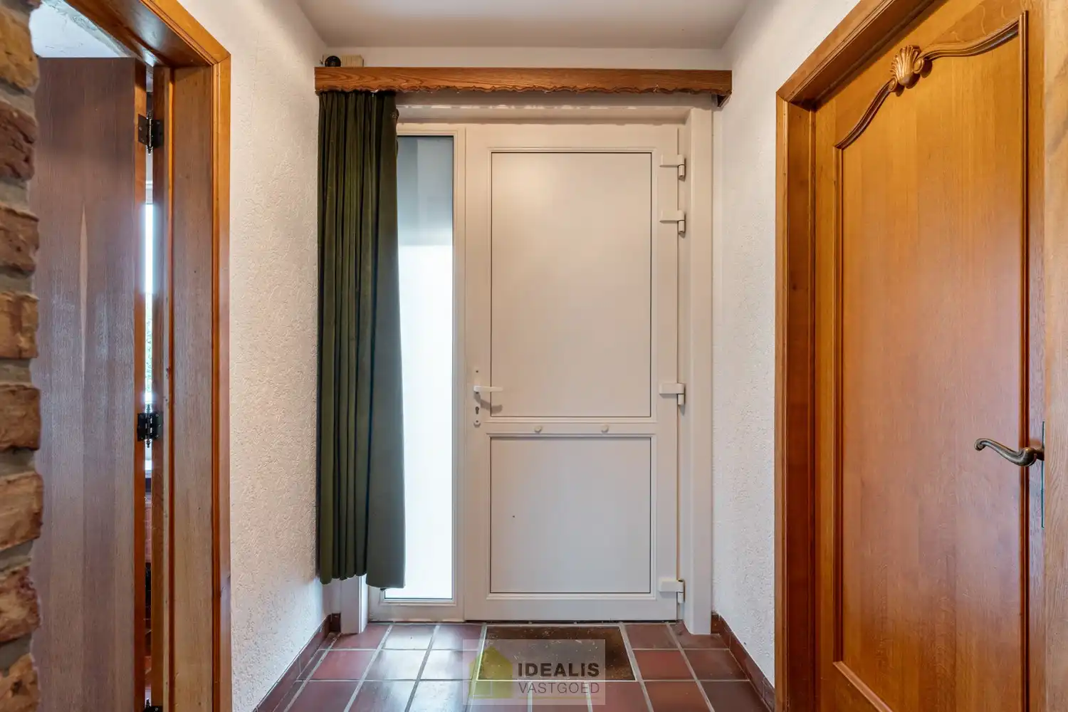 IDEALIS VASTGOED - EENGEZINSWONING MET 4 SLAAPKAMERS OP EEN AANGENAAM PERCEEL VAN 8A 71CA! foto 5