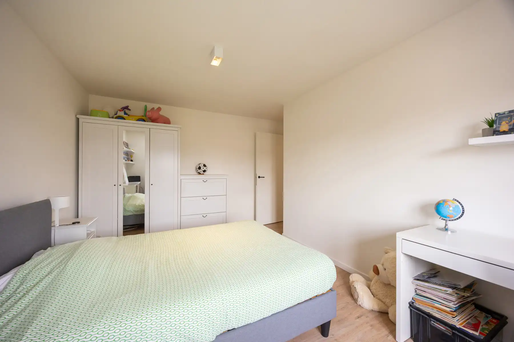 Ruime gezinswoning met tuin en 3 slaapkamers. foto 14
