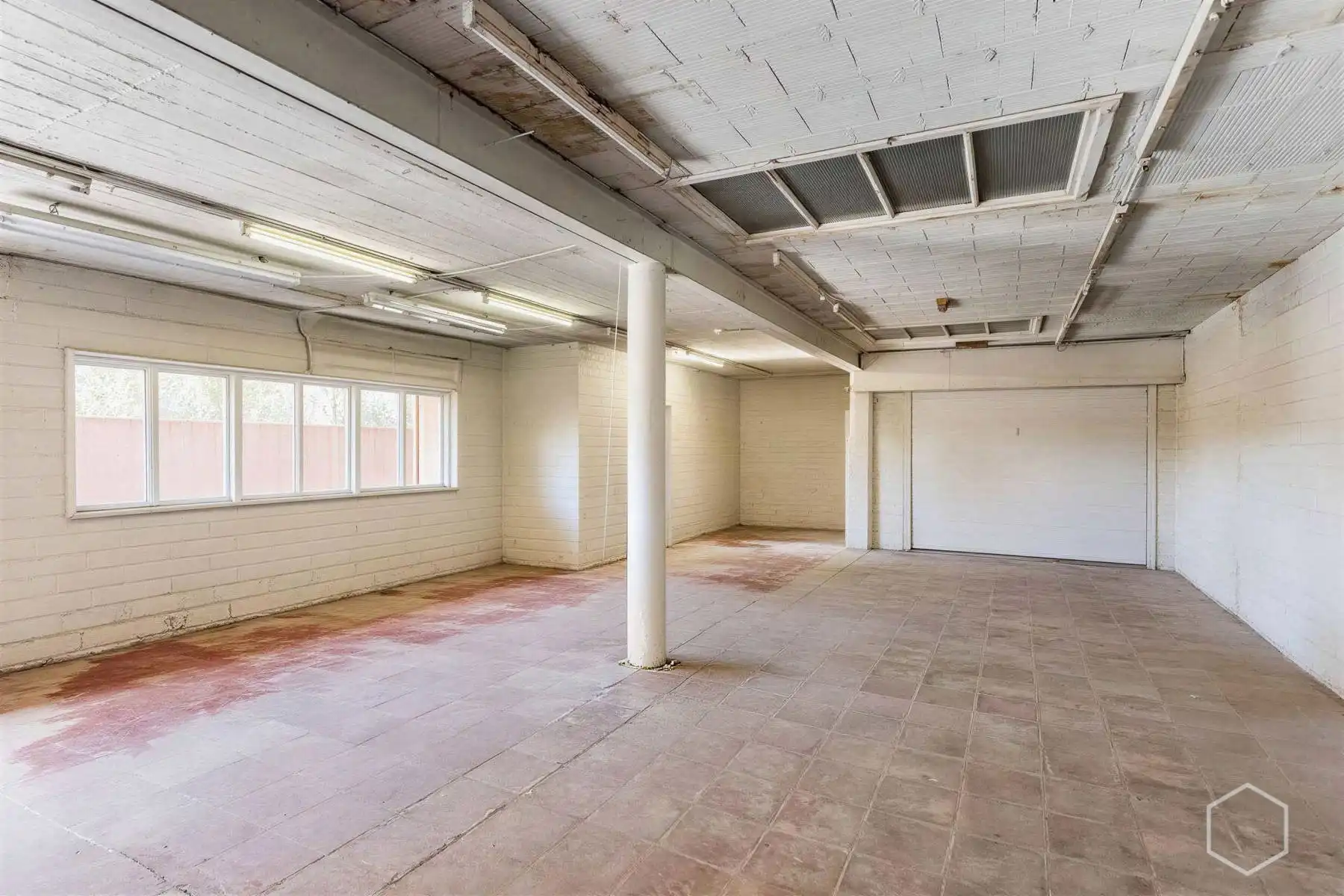 Te renoveren open bebouwing op 12a 59ca met garage van 290m² foto 18