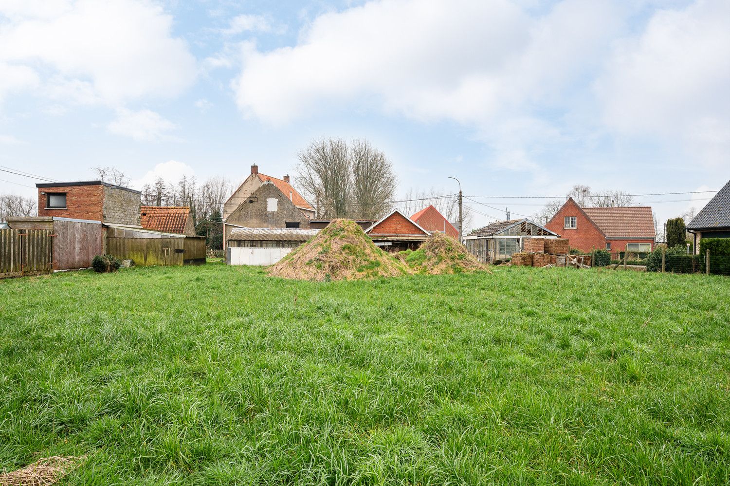 Af te werken woning op een rustig en door groen omgeven locatie! foto 6