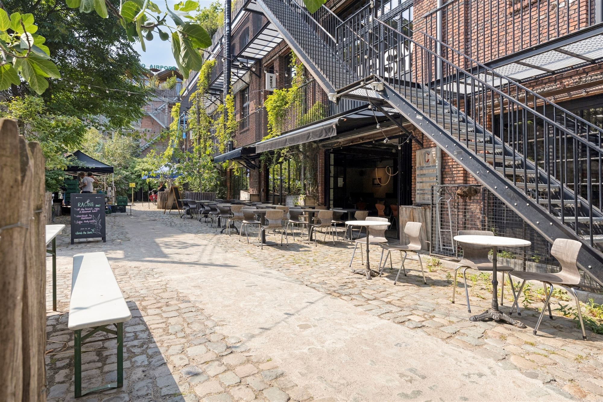 Subliem appartement met ruim terras en parking in't Groen Kwartier foto 18