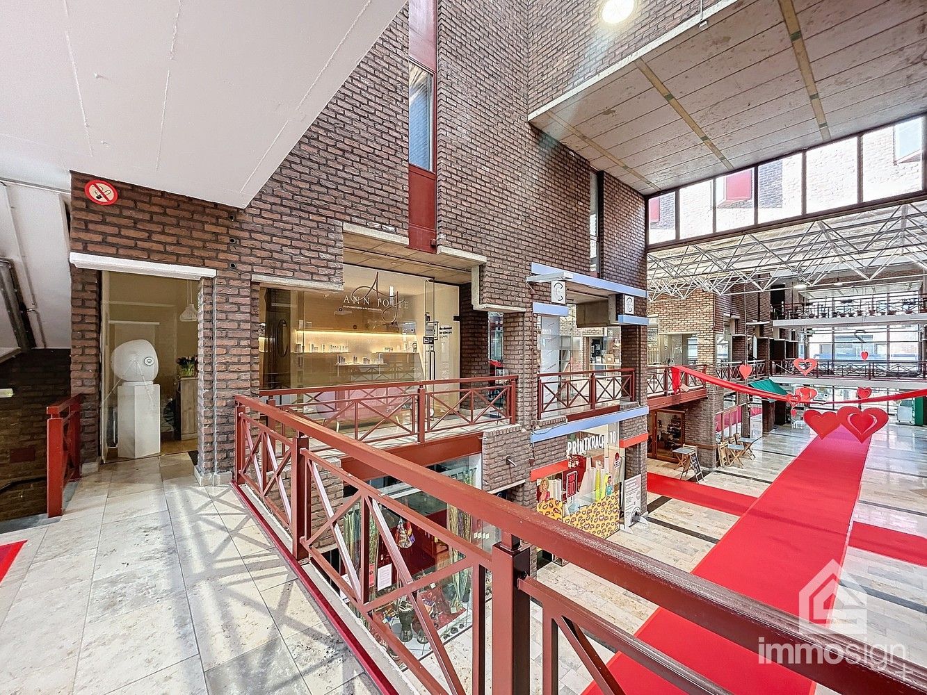 Zeer ruime handelsruimte van 93 m² met autostaanplaats in Shopping 2 te Genk! foto 9