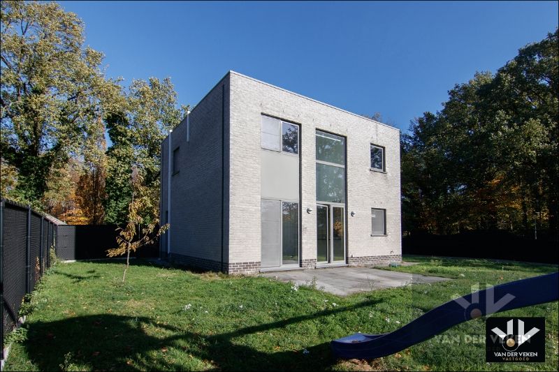 Moderne Gezinswoning aan de rand van de natuur foto 2