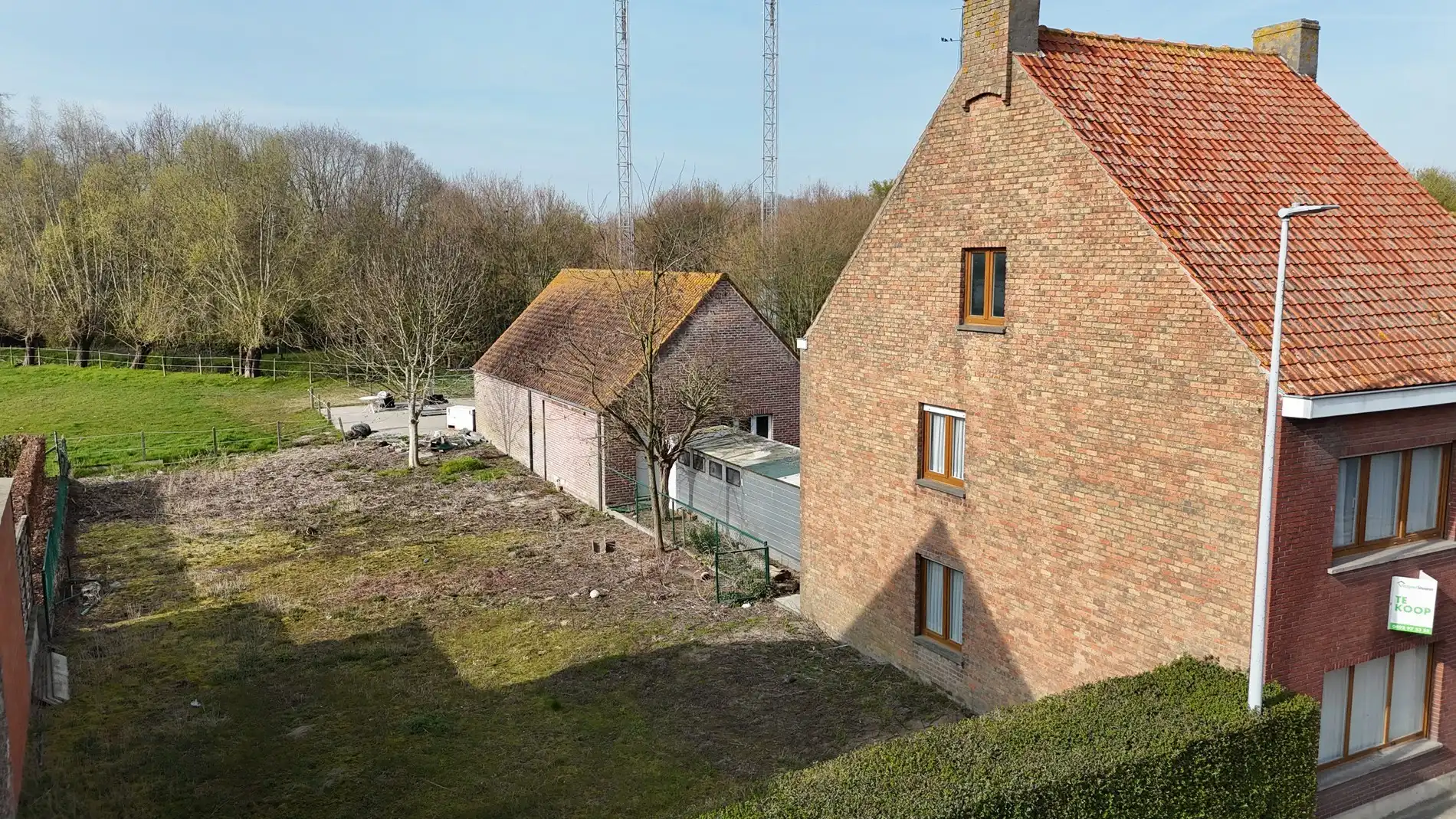 Alleenstaande woning met naastliggend stuk bouwgrond en weide te Eernegem foto 39