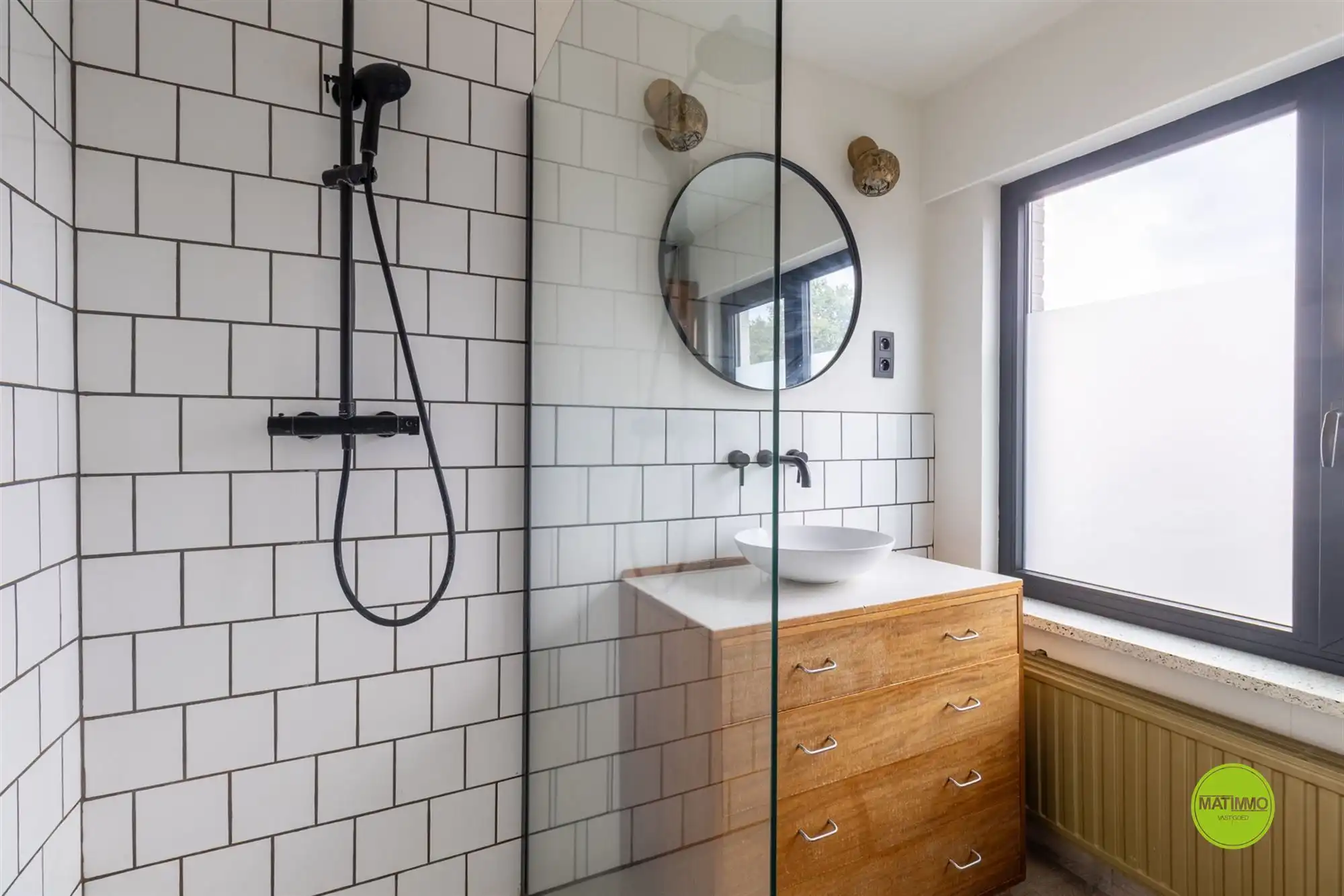 Rustig gelegen, gerenoveerde woning op een ruim perceel foto 11