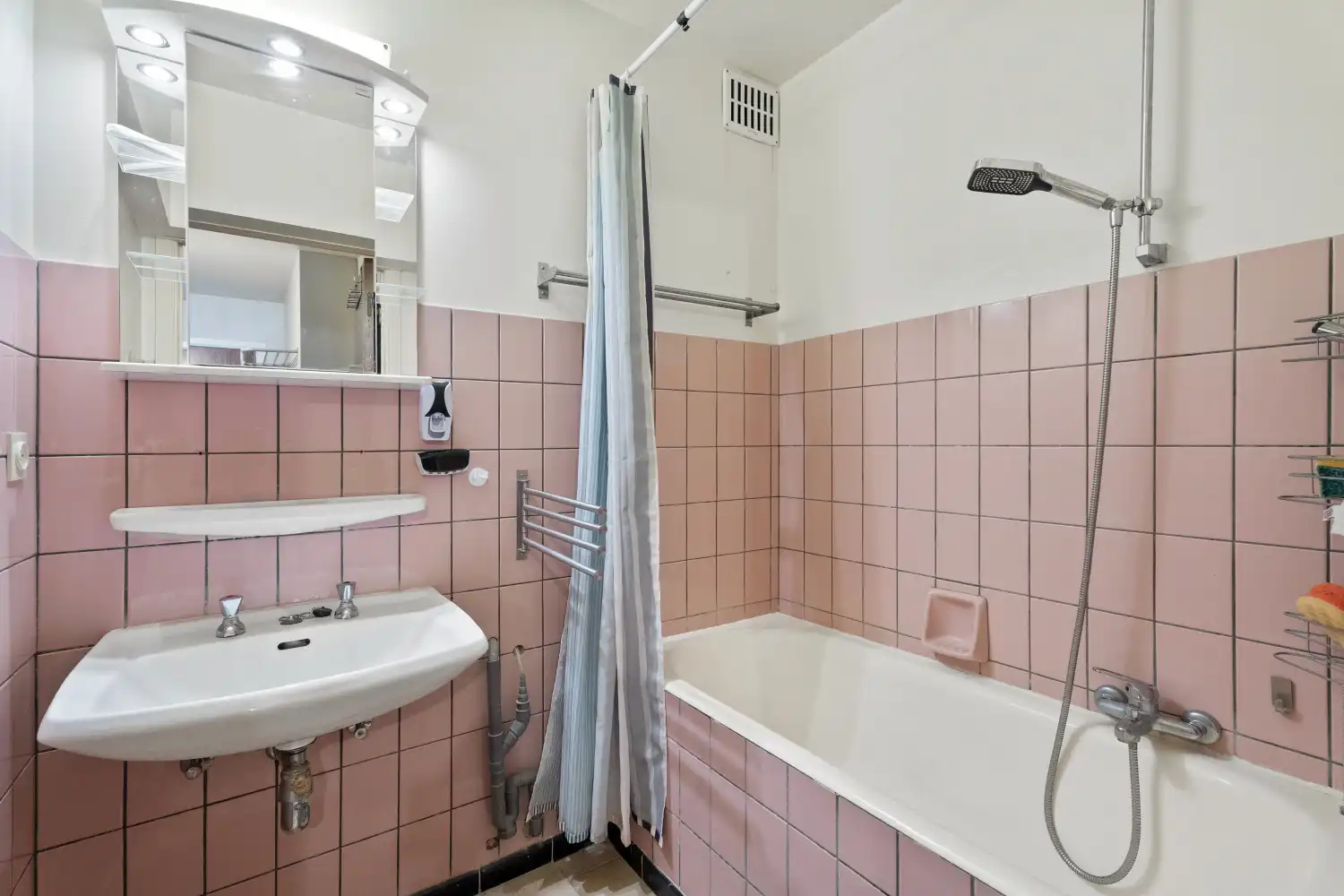 Centraal gelegen één slaapkamerappartement foto 13