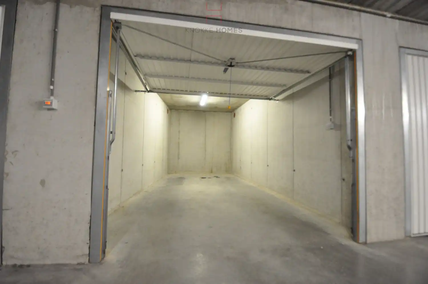 Zeer goed gelegen gesloten garagebox in Duinbergen. foto 3