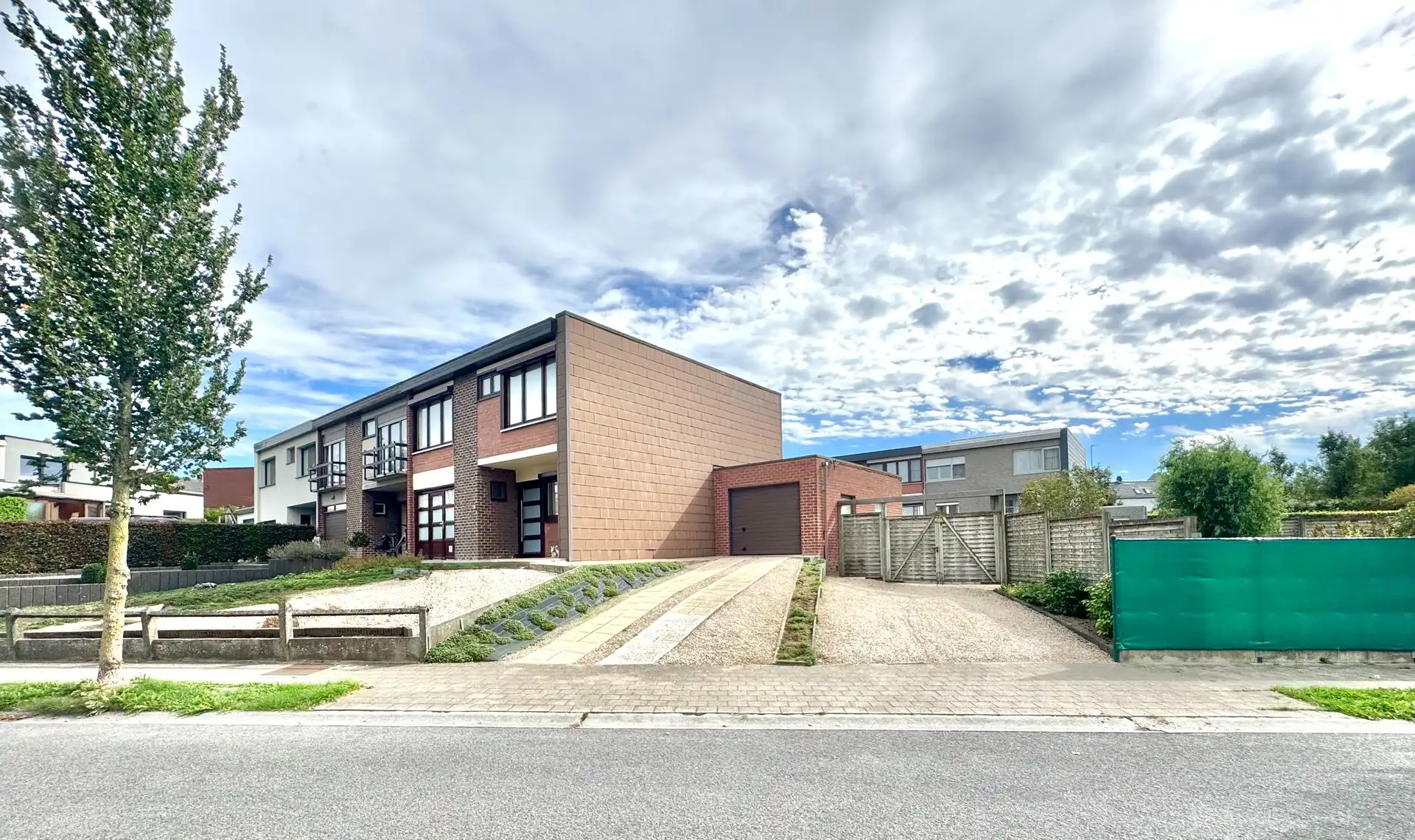 HALFOPEN WONING | 4 KAMERS | TUIN | GARAGE | 720 M² foto 3