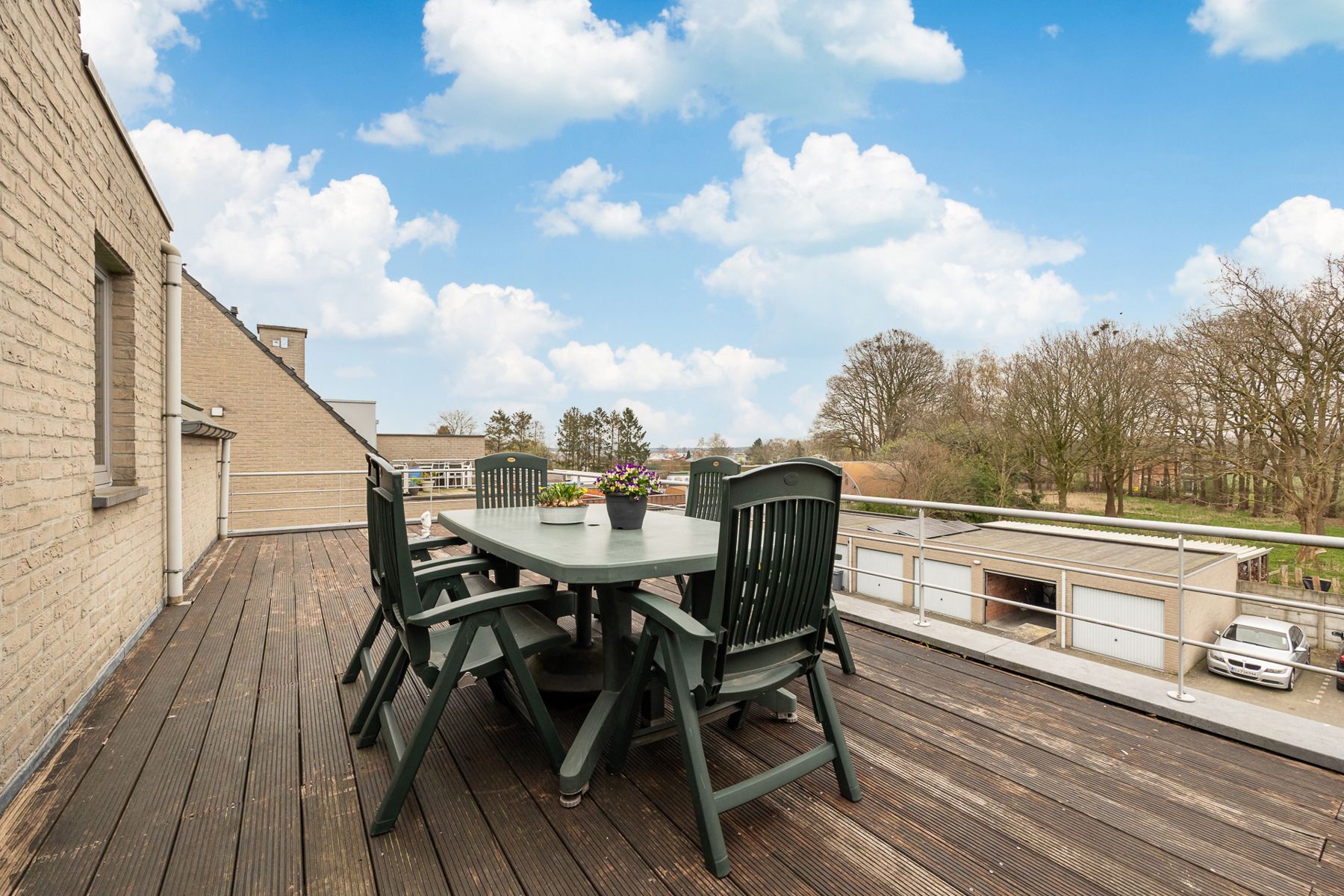 Een ruim appartement van 148m² met 4 slaapkamers, terras en 2 autostaanplaatsen.   foto 19