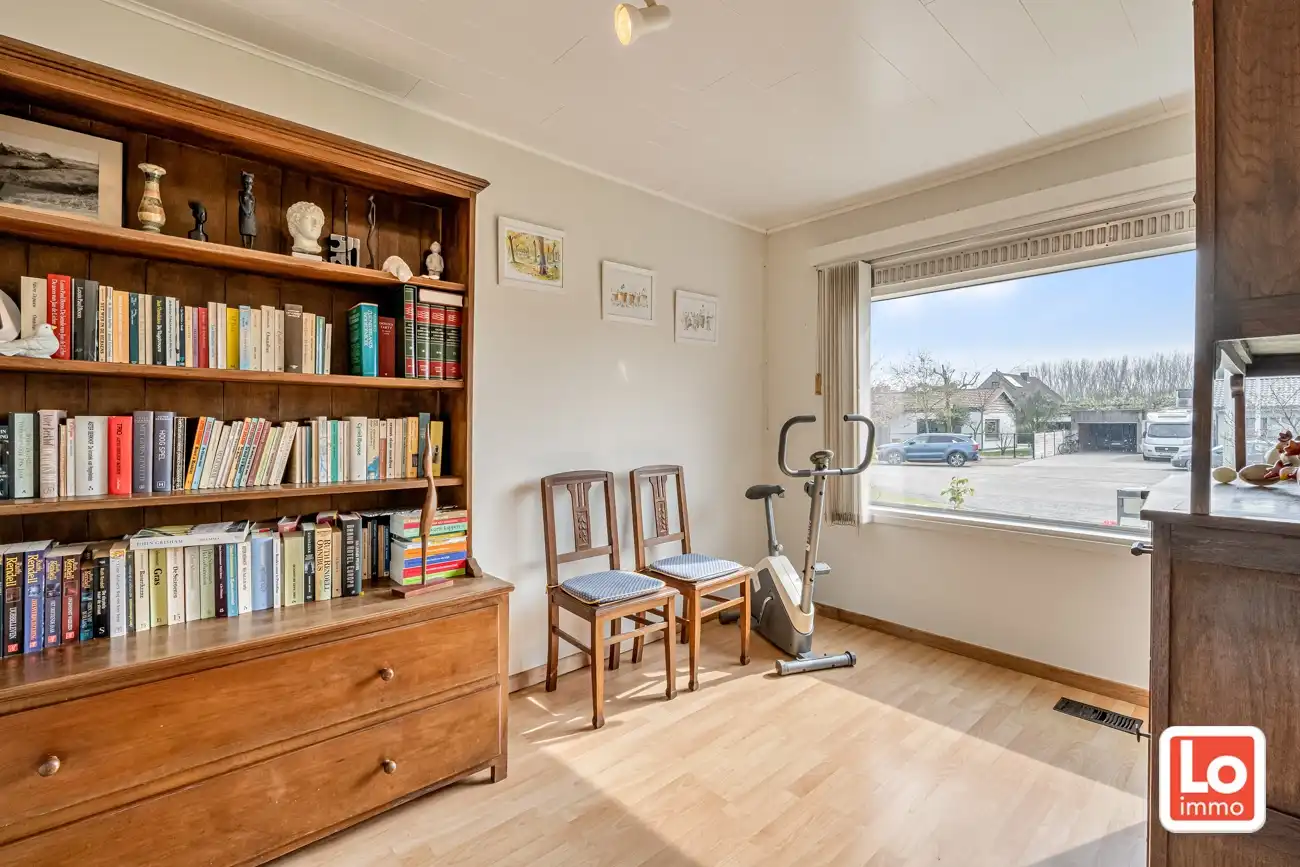 Ruime volledig te renoveren open gelijkvloerse prefab woning met inpandige garage en tuin met open zicht of perceel bouwgrond met afbraak/heropbouw mogelijkheden aan 6% BTW op een rustige locatie nabij het centrum van Zeveneken! foto 19