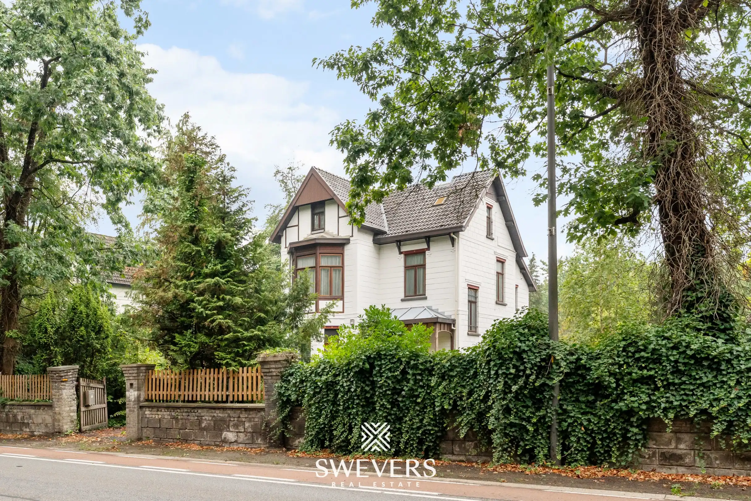 Karaktervolle herenwoning op knap perceel (20are) tegenover be-MINE foto 44
