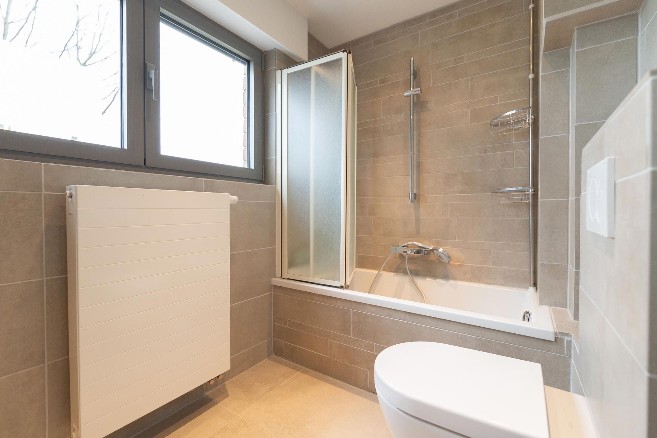 Gerenoveerde woning in een rustige straat foto 10