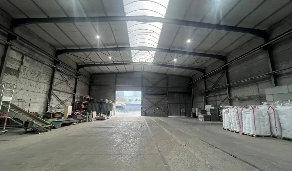 Loods met verharde buitenruimte te huur in Waregem foto 3